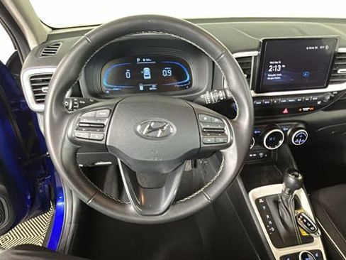 Used 2023 Hyundai Venue Limited FWD image 15