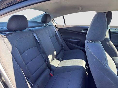 Used 2018 Chevrolet Cruze LS image 18