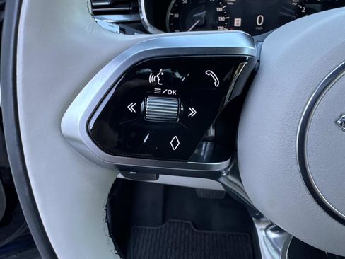 Used 2022 Jaguar F-PACE S image 32