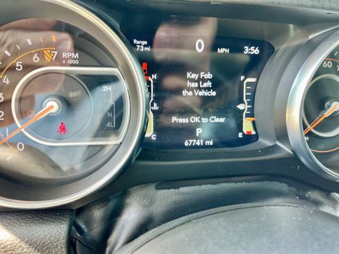 Used 2022 Jeep Gladiator Overland AWD/4WD image 12