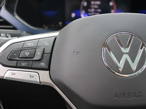 Certified 2023 Volkswagen Taos SE w/ Panoramic Sunroof Package image 13