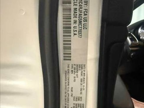 Certified 2021 Jeep Grand Cherokee Laredo X image 36