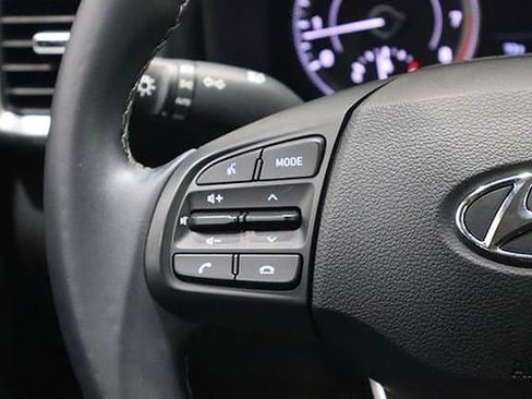 Used 2022 Hyundai Venue SEL image 24