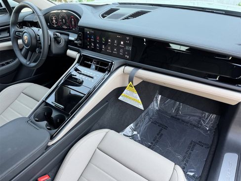 New 2025 Porsche Panamera 4 image 28