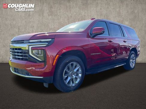Used 2025 Chevrolet Suburban LT w/ Comfort Package AWD/4WD image 2