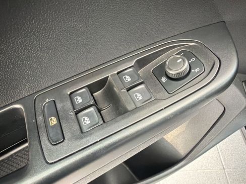 Used 2022 Volkswagen Taos SE w/ Panoramic Sunroof Package image 13