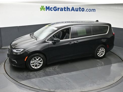 Used 2023 Chrysler Pacifica Touring-L FWD image 23