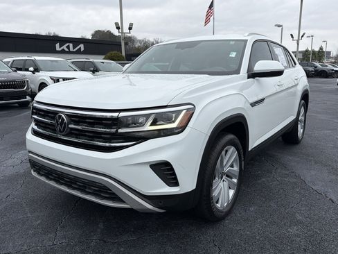 Used 2023 Volkswagen Atlas Cross Sport SE image 3