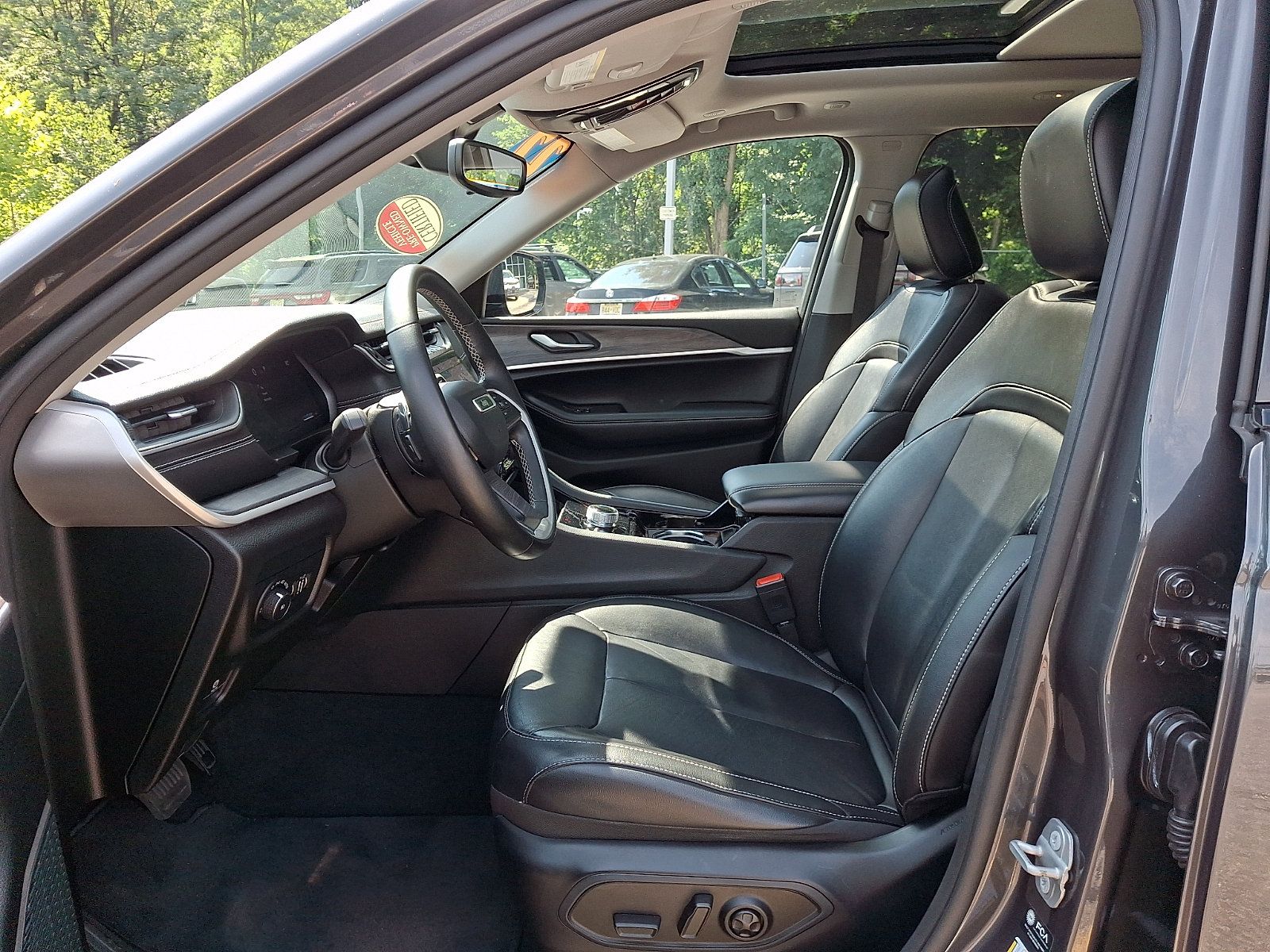 Used 2022 Jeep Grand Cherokee Limited AWD/4WD image 14