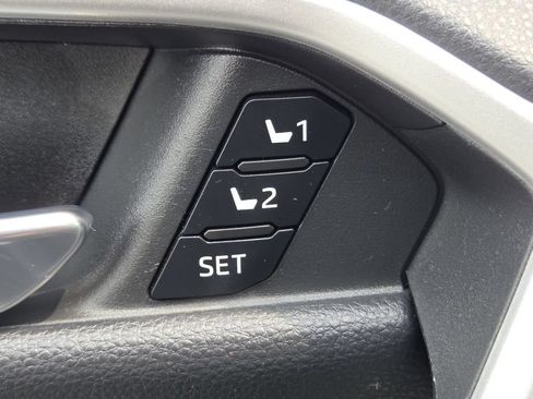 Used 2022 Toyota RAV4 Limited AWD/4WD image 12