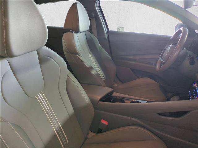Used 2025 Hyundai Elantra SEL FWD image 21