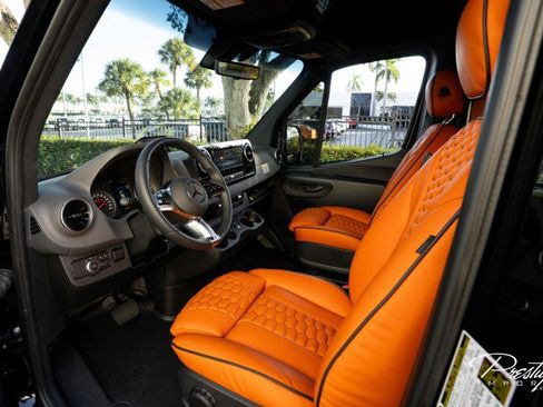 Used 2025 Mercedes-Benz Sprinter 2500 image 23