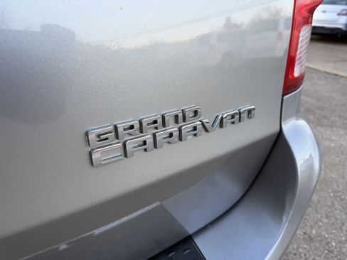 Used 2015 Dodge Grand Caravan SXT image 9
