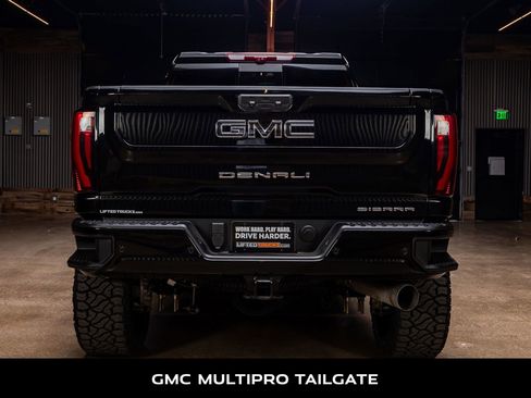 Used 2025 GMC Sierra 2500 Denali Ultimate image 8