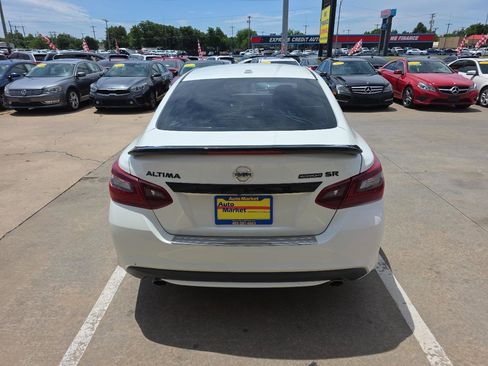 Used 2018 Nissan Altima 2.5 SR w/ SR Midnight Edition FWD image 6