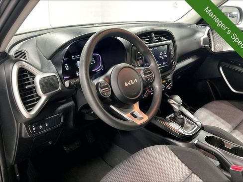 Used 2025 Kia Soul LX w/ LX Technology Package FWD image 16