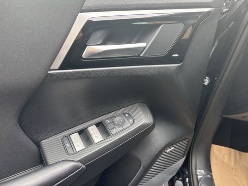 New 2026 Mitsubishi Outlander ES image 13