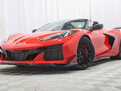 Used 2024 Chevrolet Corvette Z06 w/ Z07 Performance Package RWD image 7