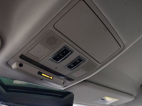 Used 2020 Land Rover Defender 110 First Edition image 33