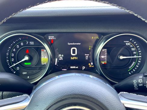 Used 2023 Jeep Wrangler Unlimited Sahara image 25