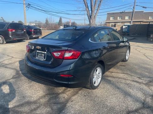 Used 2018 Chevrolet Cruze LT w/ Convenience Package image 5