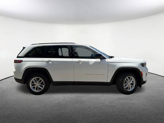 Used 2025 Jeep Grand Cherokee Laredo X w/ Luxury Tech Group I AWD/4WD image 15