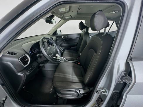 Used 2022 Hyundai Venue SEL FWD image 13