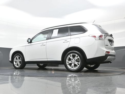 Used 2015 Mitsubishi Outlander SE AWD/4WD image 31