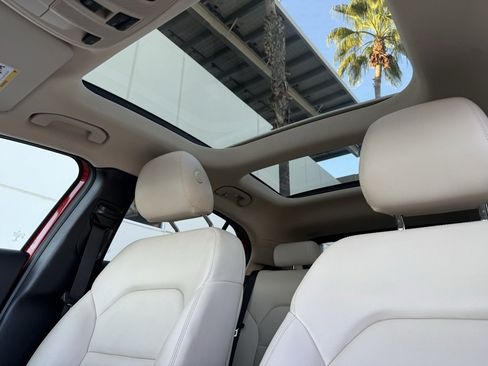 Used 2019 Mercedes-Benz GLA 250 image 2