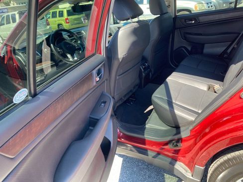 Used 2017 Subaru Outback 2.5i Limited image 11