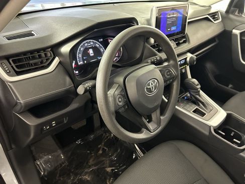 Used 2025 Toyota RAV4 LE AWD/4WD image 12