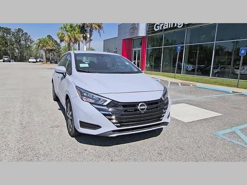 New 2025 Nissan Versa SV w/ Trunk Package FWD image 17