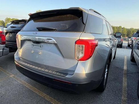 Used 2023 Ford Explorer XLT RWD image 9