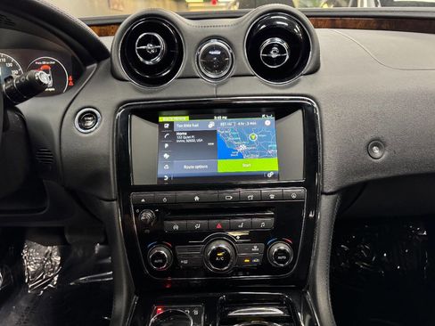 Used 2016 Jaguar XJ R-Sport image 23