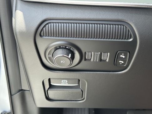 Used 2023 Jeep Grand Wagoneer Series III w/ Rear Seat Video Group 1 AWD/4WD image 29