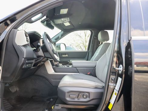 Used 2025 Toyota Tundra Limited image 32