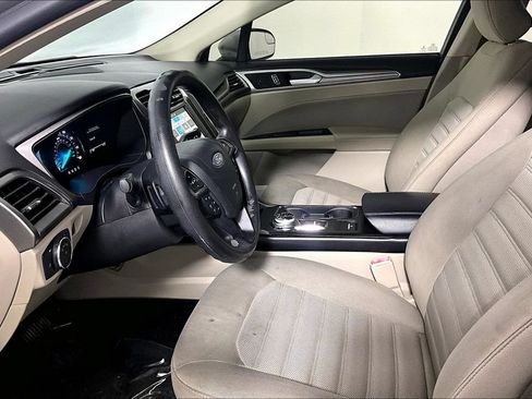 Used 2018 Ford Fusion SE w/ Fusion SE Technology Package FWD image 13