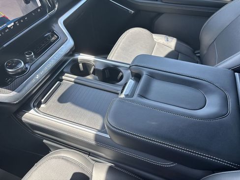 New 2026 Ford Expedition Platinum w/ Stealth Appearance Package AWD/4WD image 24