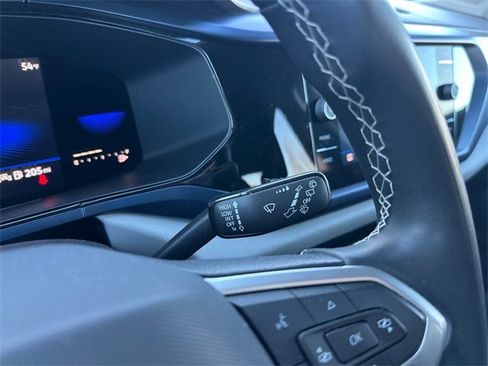 Used 2022 Volkswagen Taos SE image 25