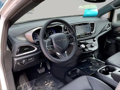 New 2026 Chrysler Pacifica Select AWD/4WD image 7