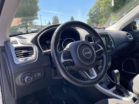 Used 2018 Jeep Compass Sport AWD/4WD image 10