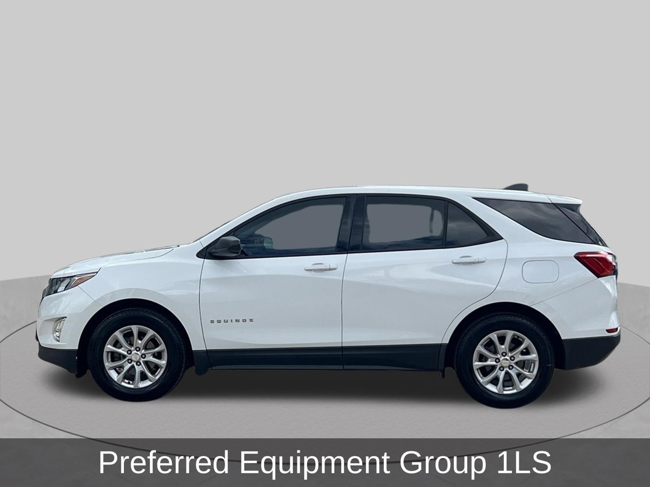Used 2019 Chevrolet Equinox LS w/ LS Convenience Package FWD image 2