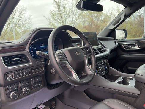 Used 2024 Chevrolet Tahoe Z71 w/ Luxury Package AWD/4WD image 12