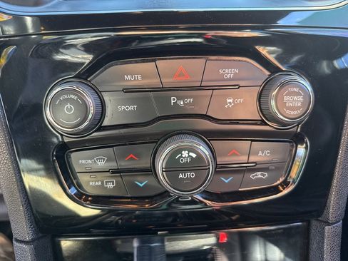 Used 2021 Chrysler 300 S image 39