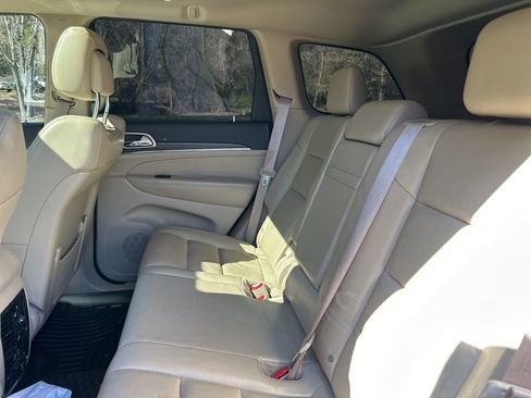 Used 2017 Jeep Grand Cherokee Limited image 12