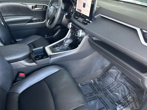 Used 2023 Toyota RAV4 XLE Premium image 18