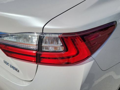 Used 2018 Lexus ES 350 w/ Premier Package FWD image 12