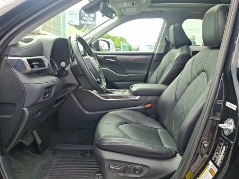 Used 2022 Toyota Highlander Platinum image 14