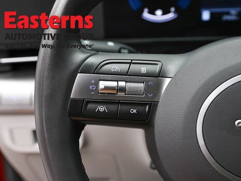 Used 2025 Hyundai Kona SEL FWD image 14