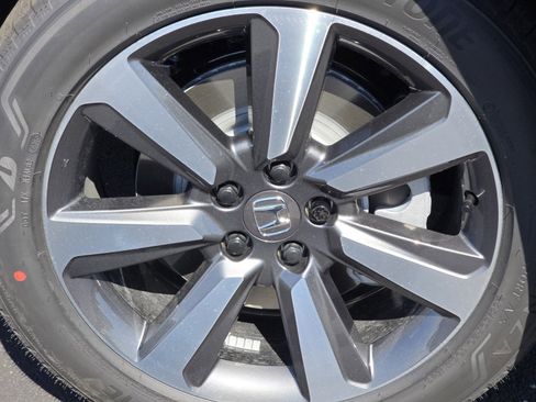 Used 2025 Honda Pilot Touring image 16